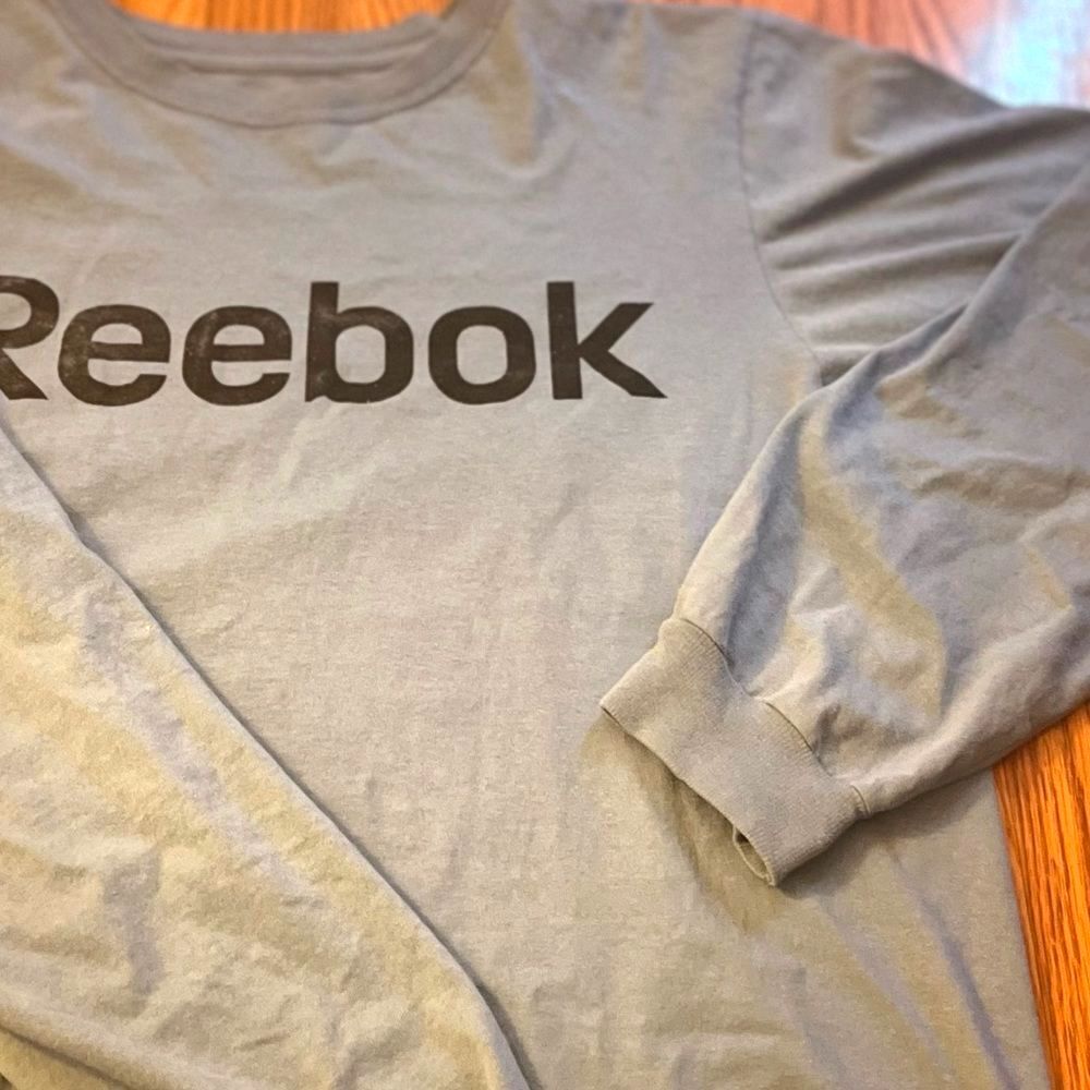 EUC Reebok Logoed Crewneck Long Sleeve Tee Men's M Blue Lightweight Y2K Shirt - Picture 4 of 4